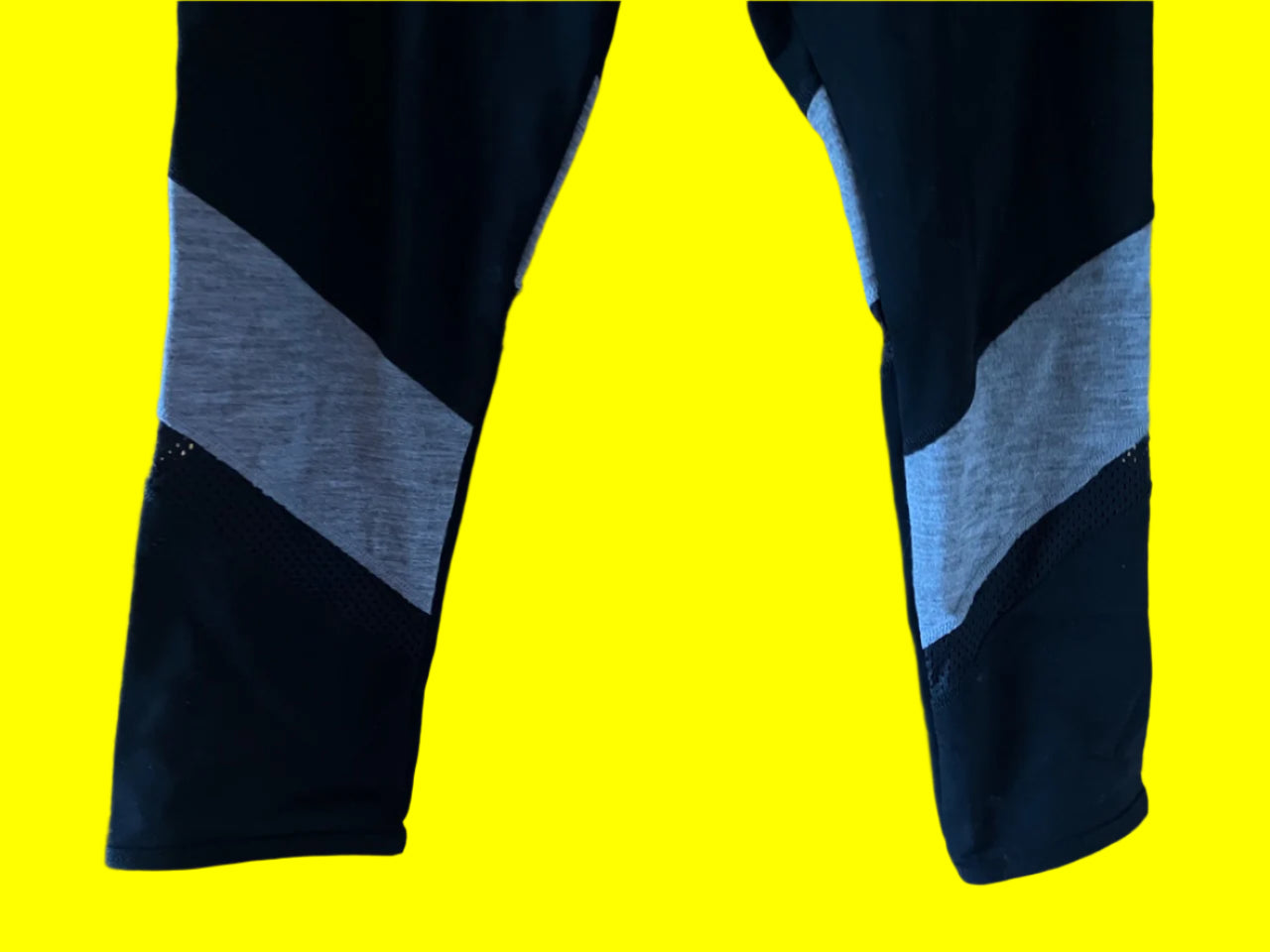 Lorna Jane - Black Three Quarter Leggings - Size: XS
