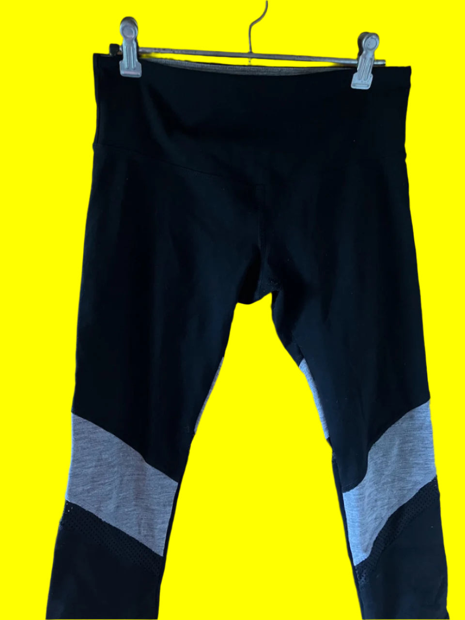 Lorna Jane - Black Three Quarter Leggings - Size: XS