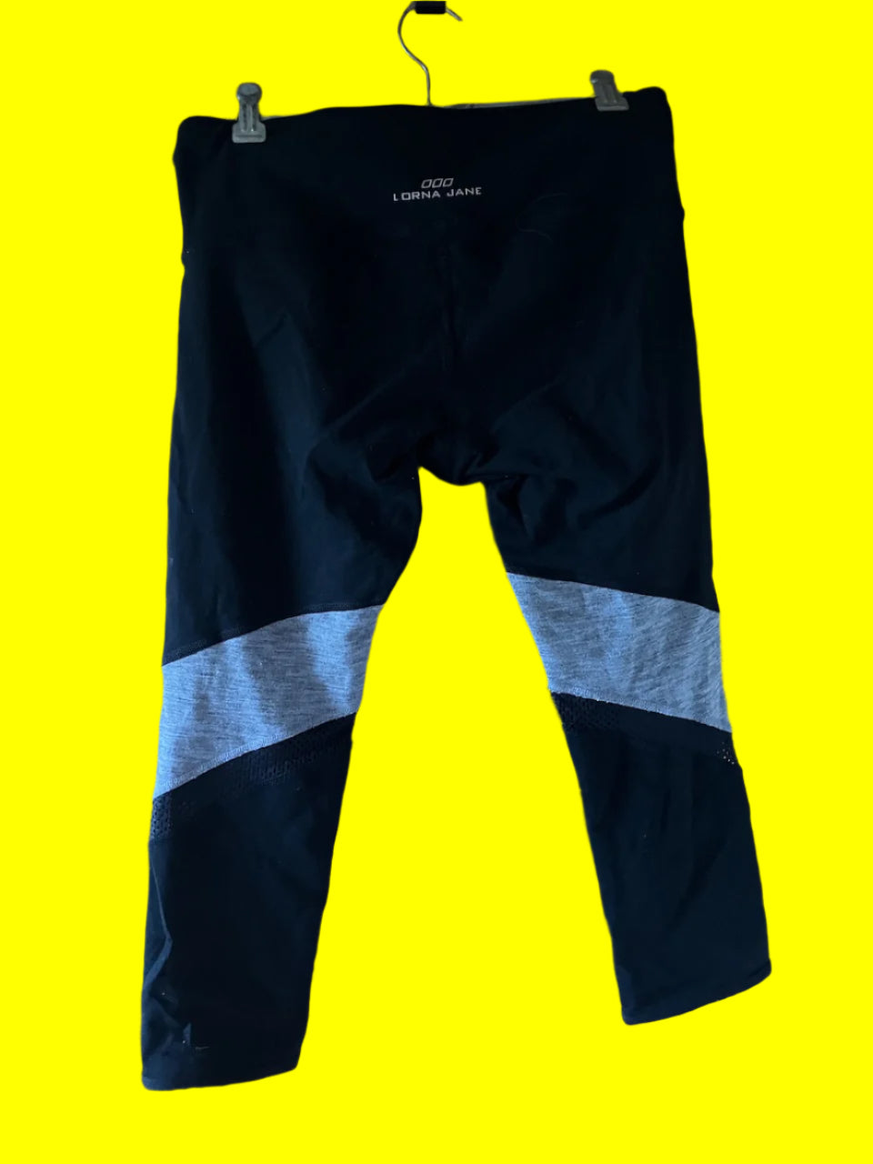 Lorna Jane - Black Three Quarter Leggings - Size: XS