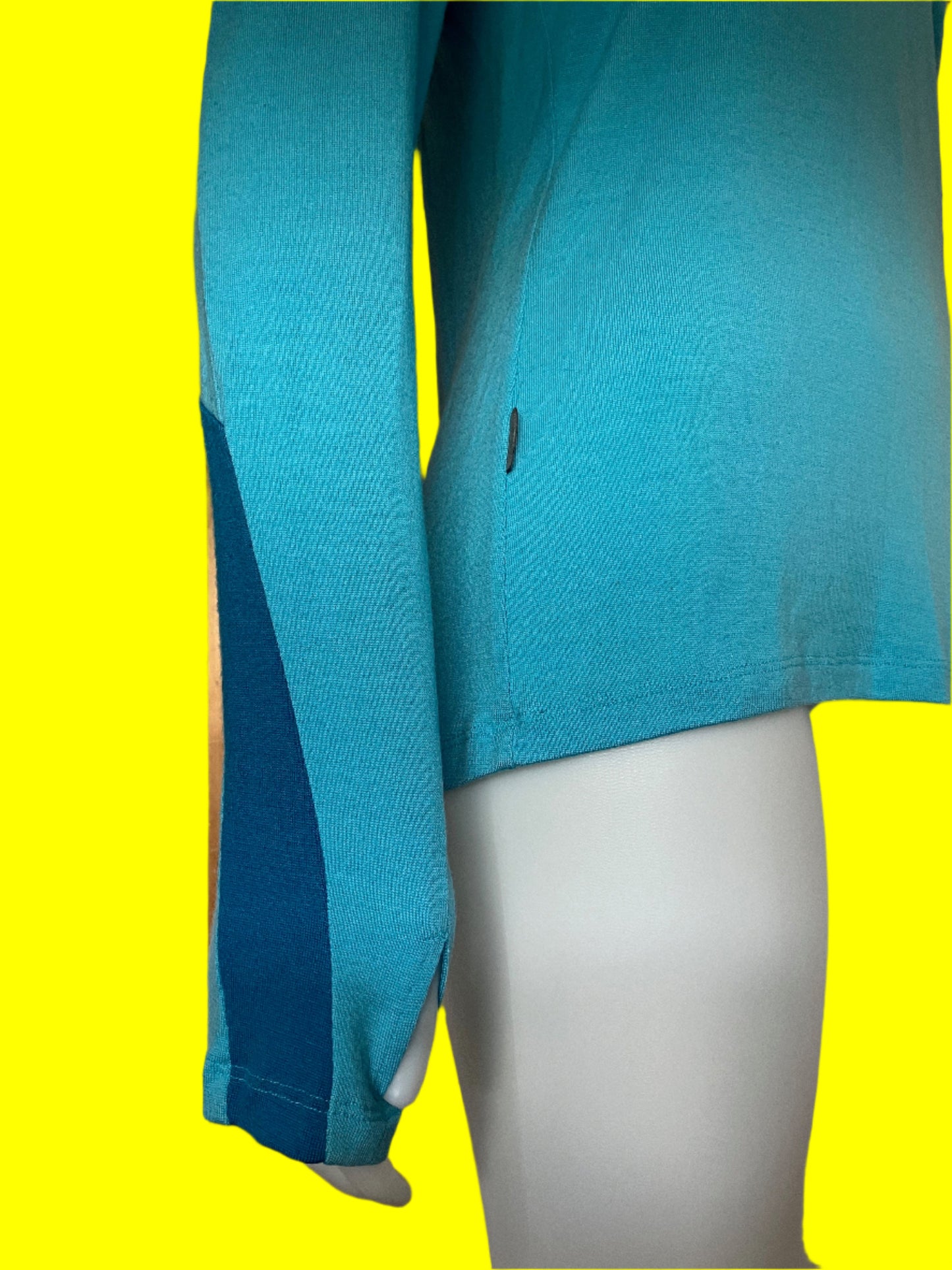 Icebreaker Two Toned Blue Top With Zip - Size: L