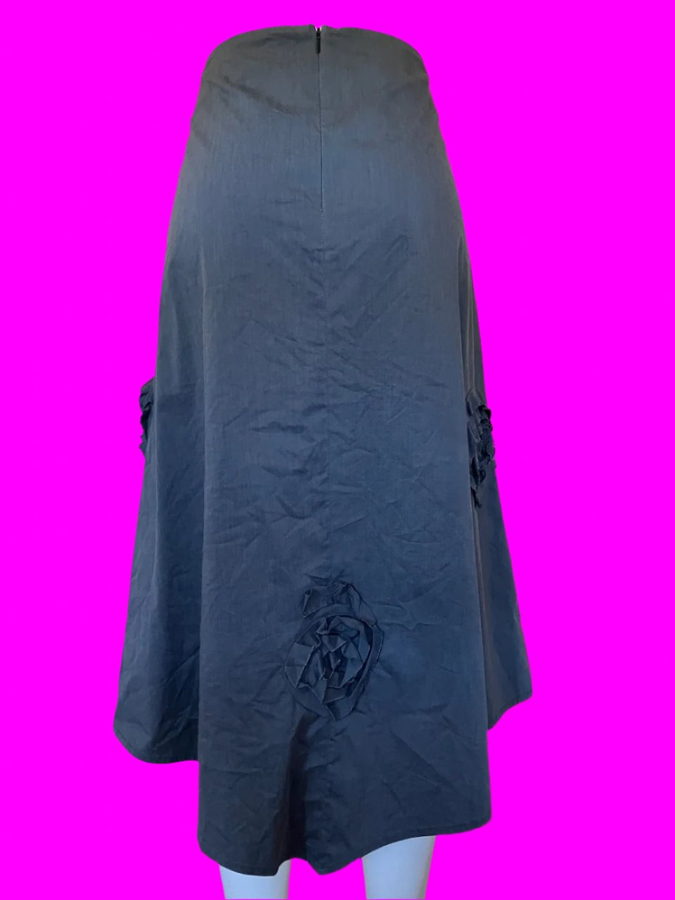 Trelise Cooper - NZ Designer - Grey Skirt With Rosettes - Size: 16