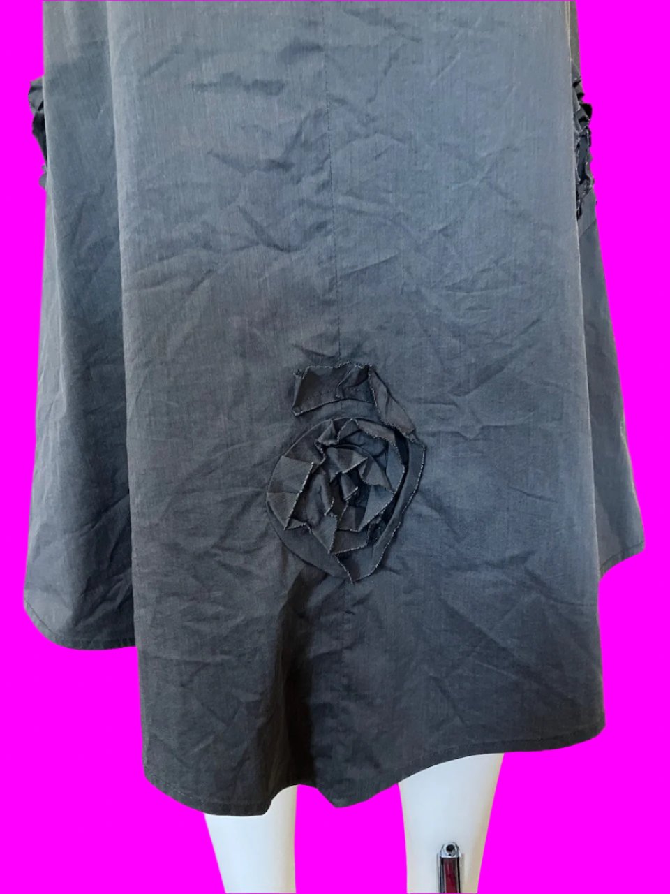 Trelise Cooper - NZ Designer - Grey Skirt With Rosettes - Size: 16