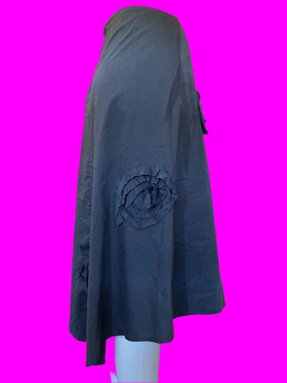 Trelise Cooper - NZ Designer - Grey Skirt With Rosettes - Size: 16