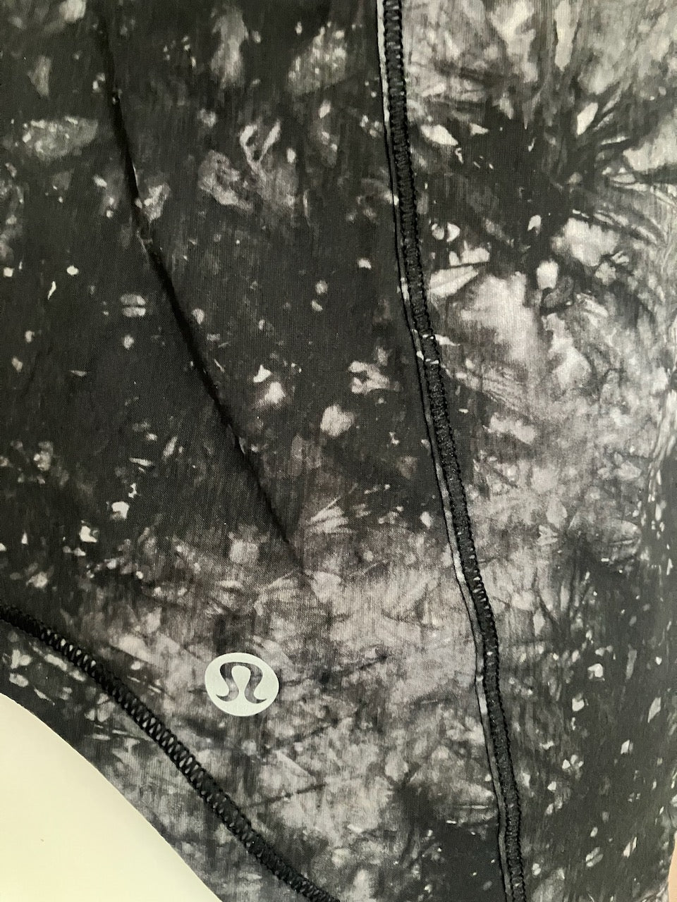 Lululemon - Black & White Print Singlet - Size: M