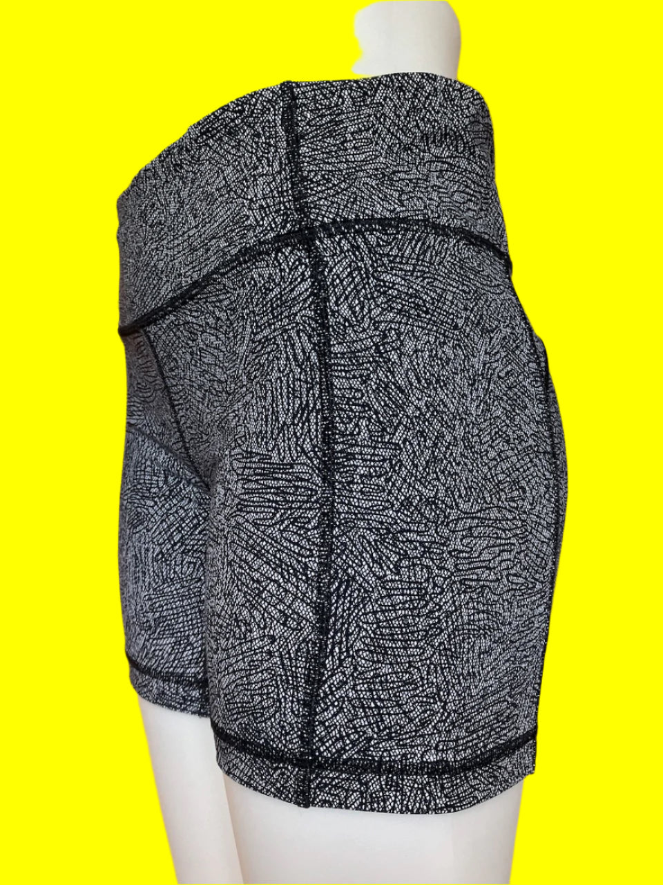 Lululemon - Black & White Cycle Shorts - Size: M/L