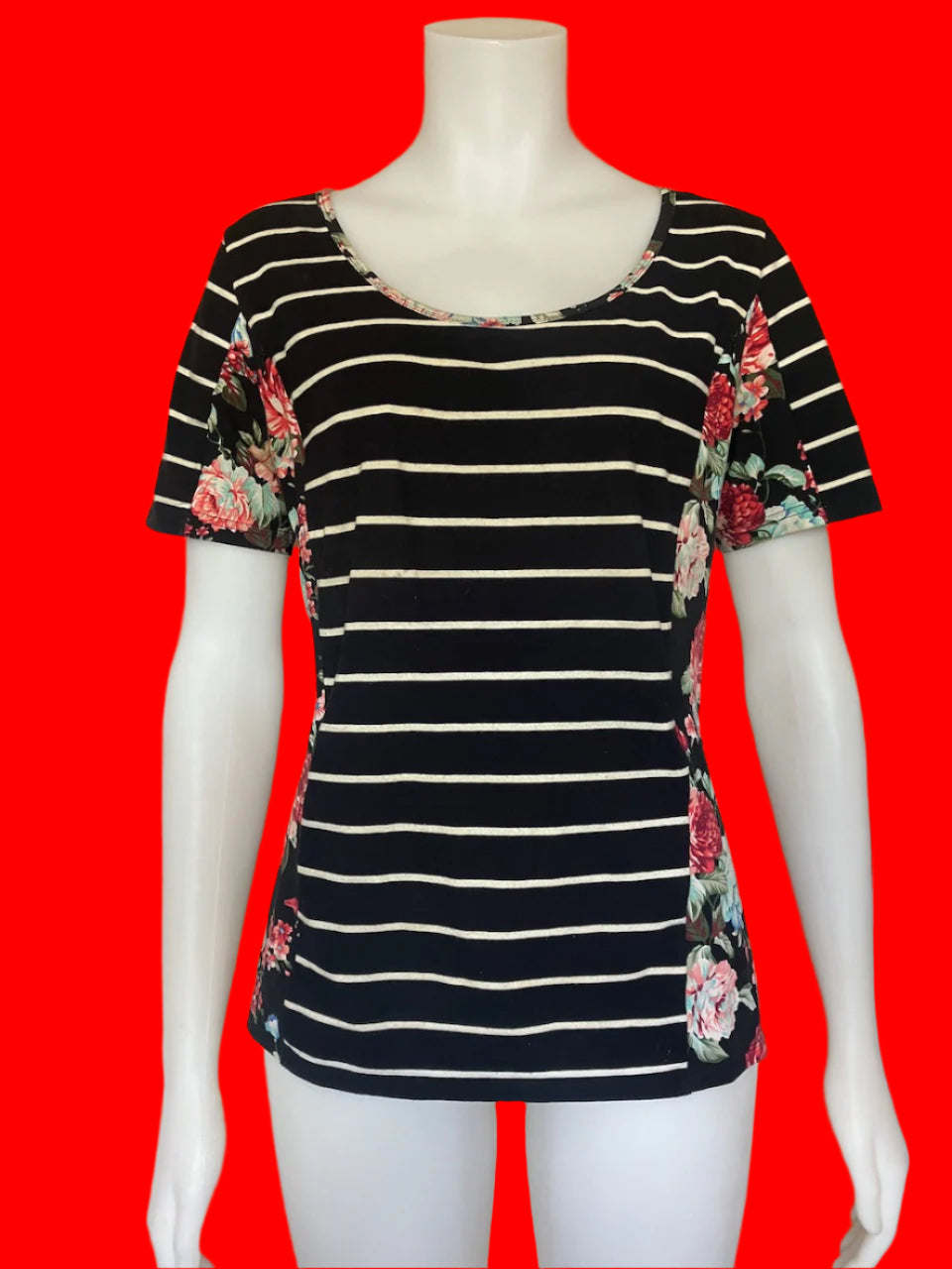Mrs Smith Maternity - Floral Breastfeeding Tee - Size: S