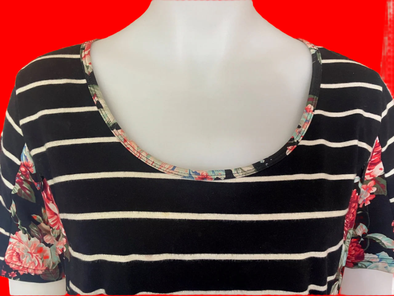 Mrs Smith Maternity - Floral Breastfeeding Tee - Size: S