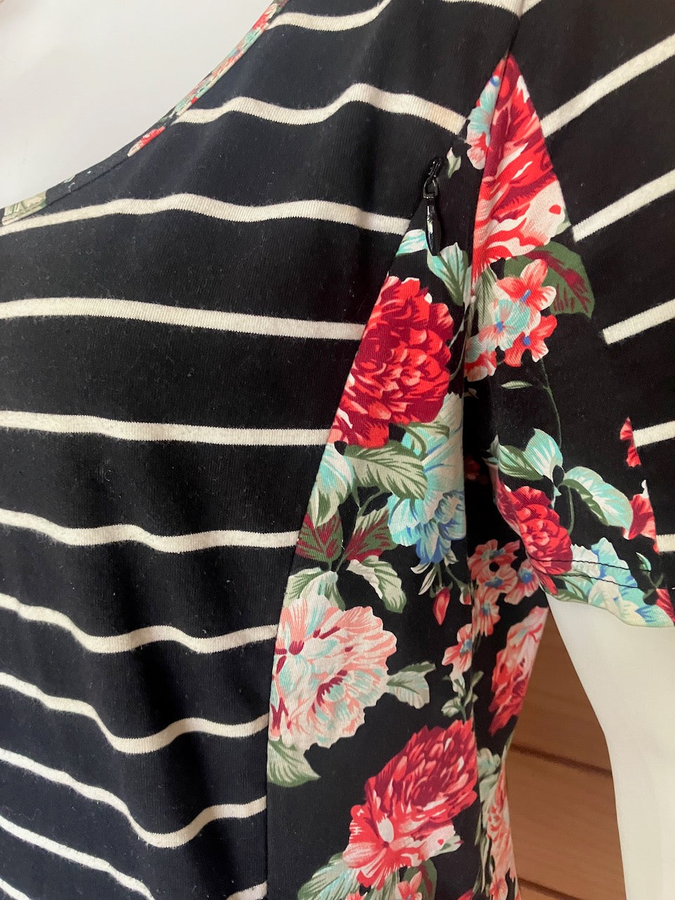 Mrs Smith Maternity - Floral Breastfeeding Tee - Size: S