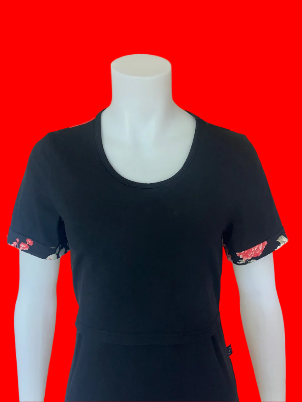 Addison - Black Breastfeeding Tee With Rose Print - Size: 8