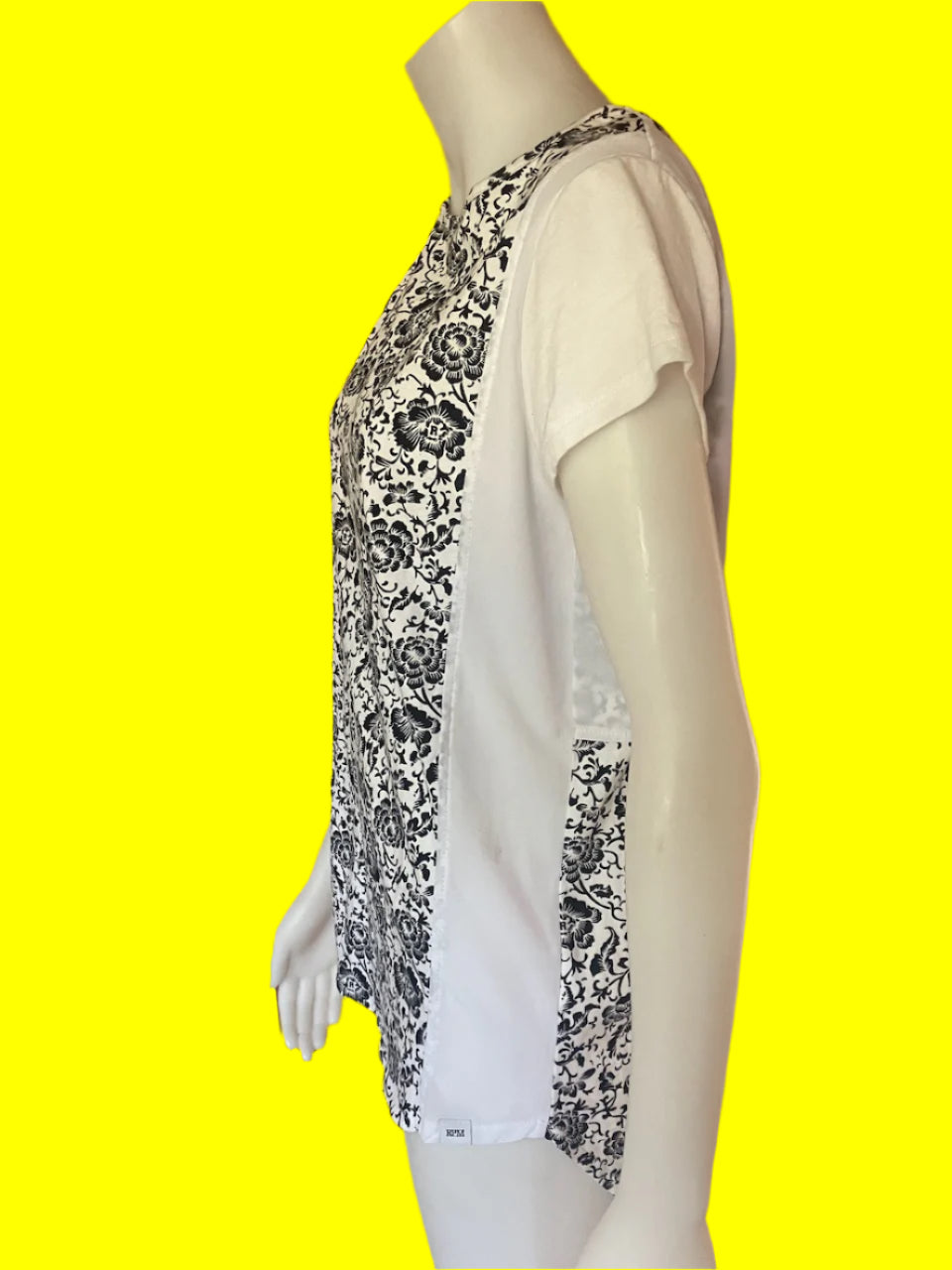 RPM - NZ Designer Label - Black & White Floral Print Top - Size: 8