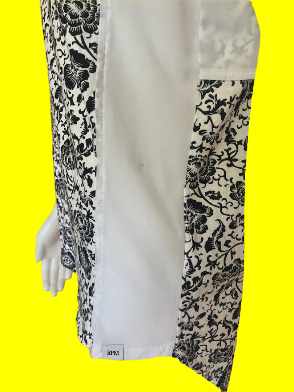 RPM - NZ Designer Label - Black & White Floral Print Top - Size: 8