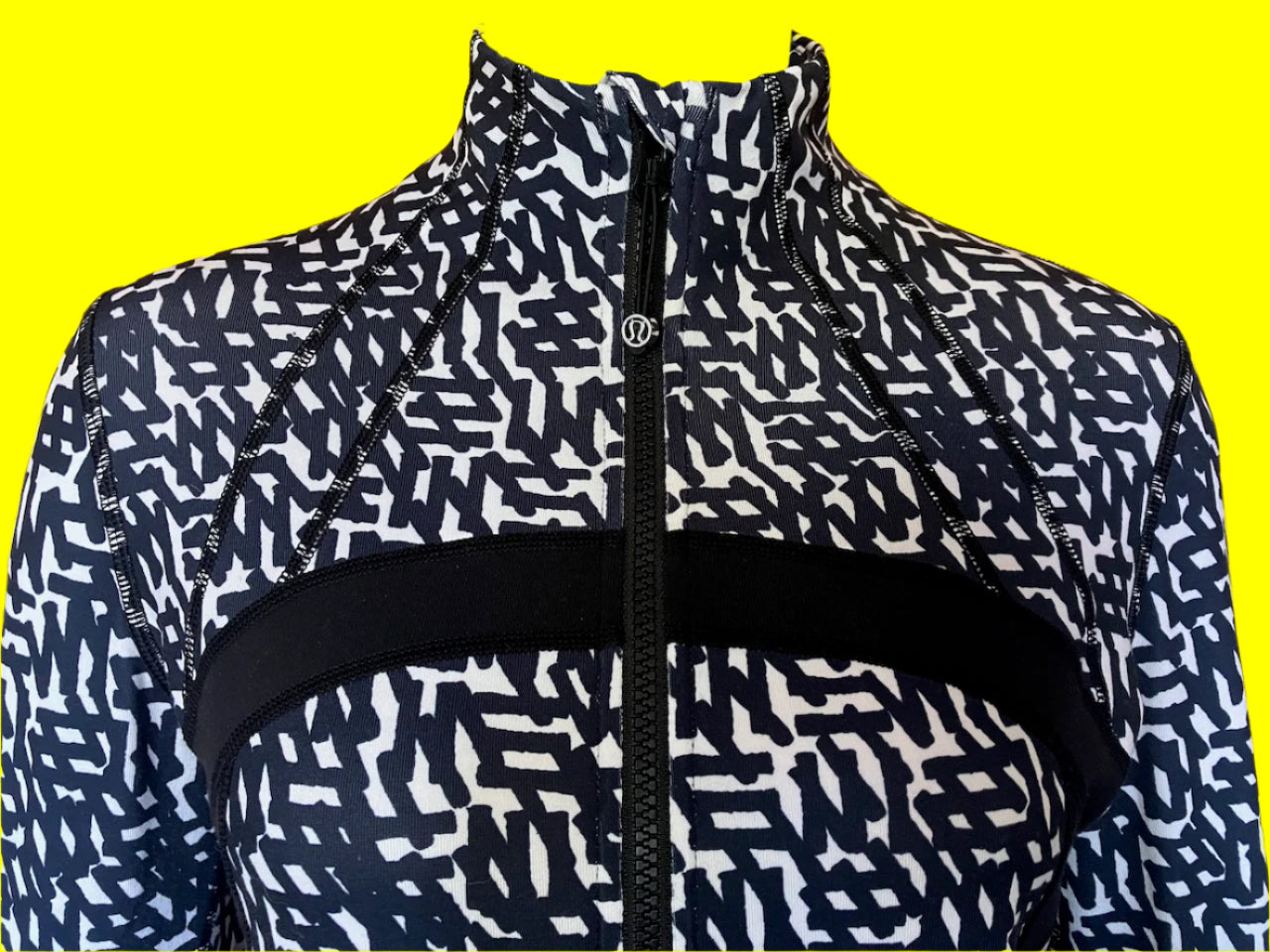 Lululemon - Fitted Jacket With Navy and White Print - Size: Lulu 8