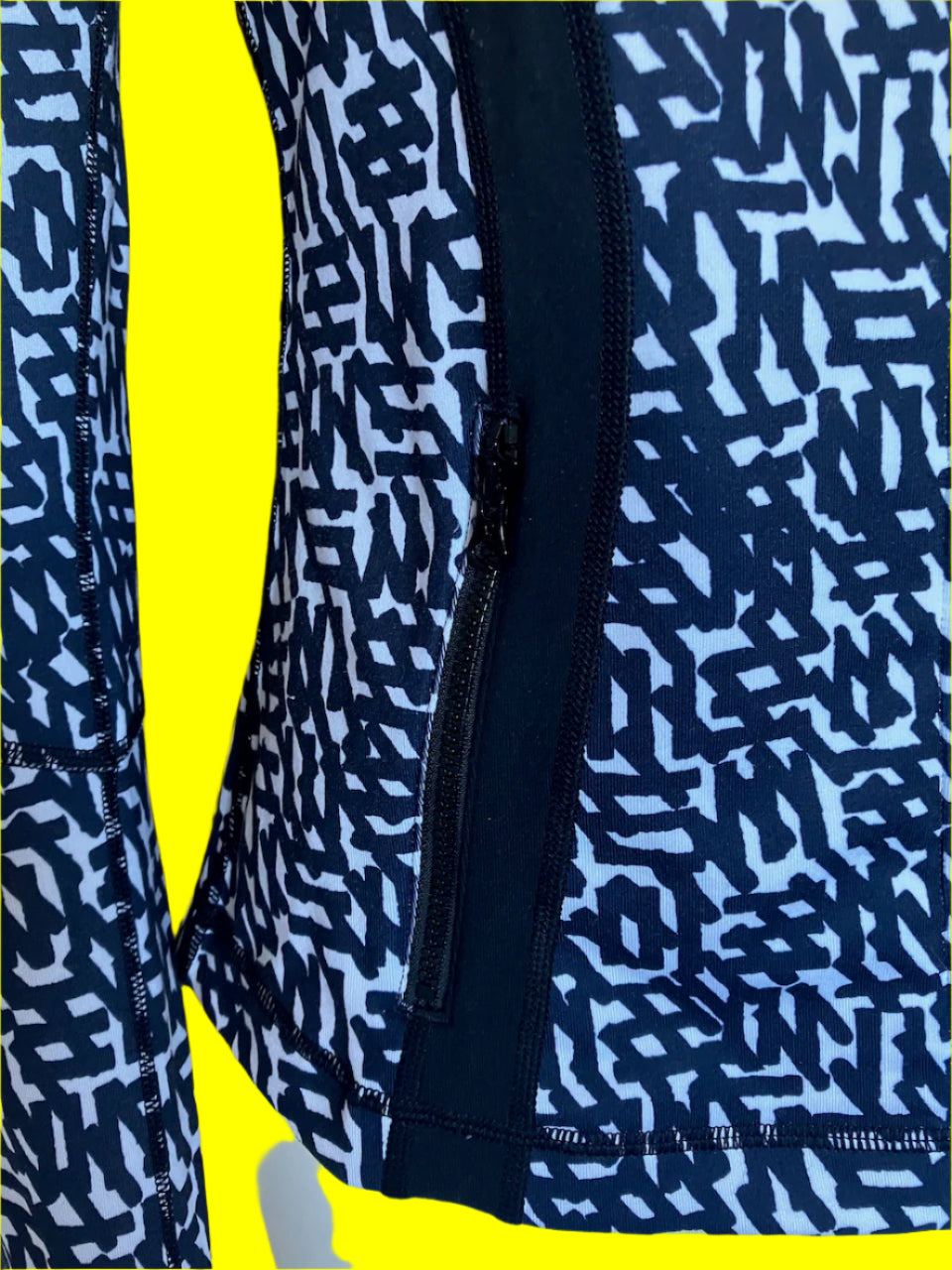 Lululemon - Fitted Jacket With Navy and White Print - Size: Lulu 8