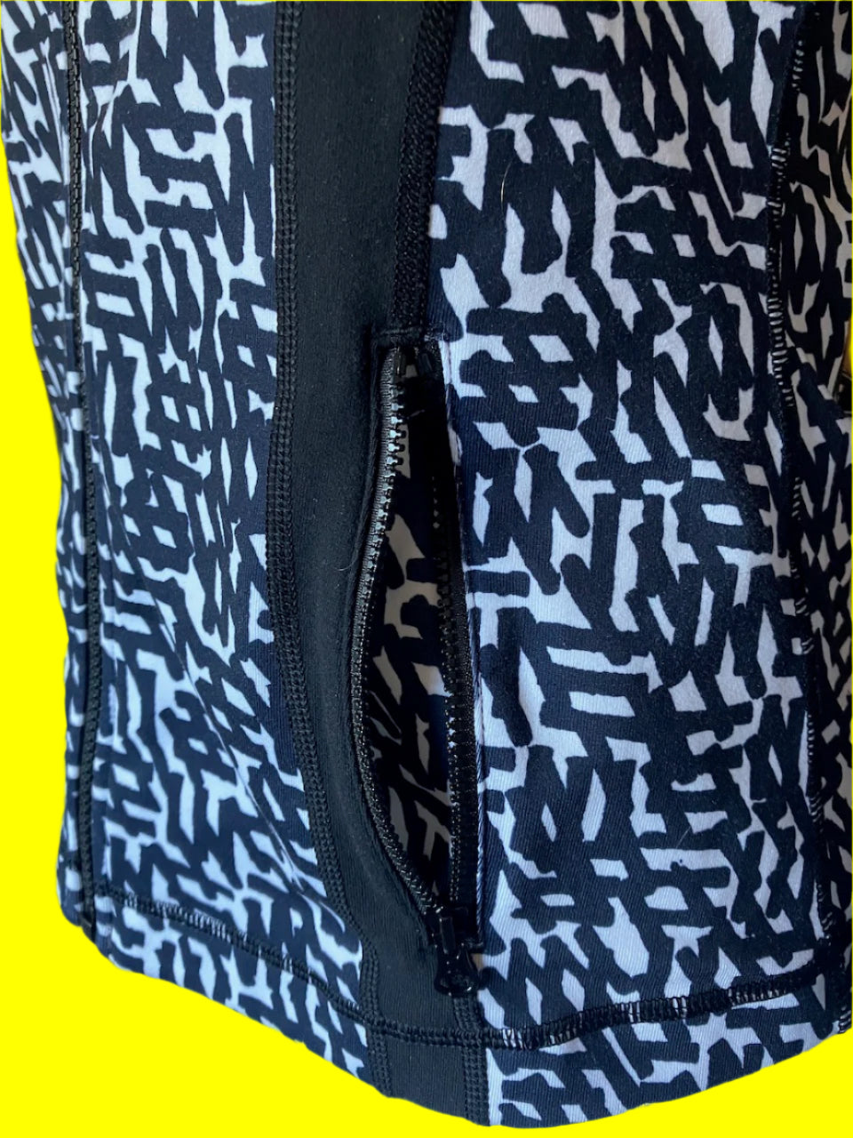 Lululemon - Fitted Jacket With Navy and White Print - Size: Lulu 8