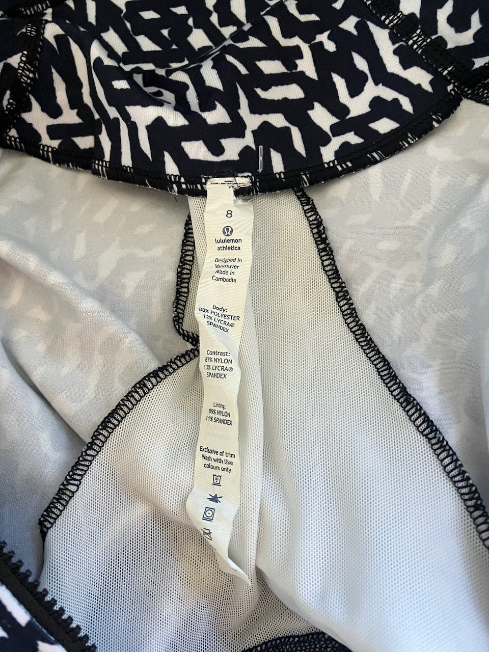 Lululemon - Fitted Jacket With Navy and White Print - Size: Lulu 8