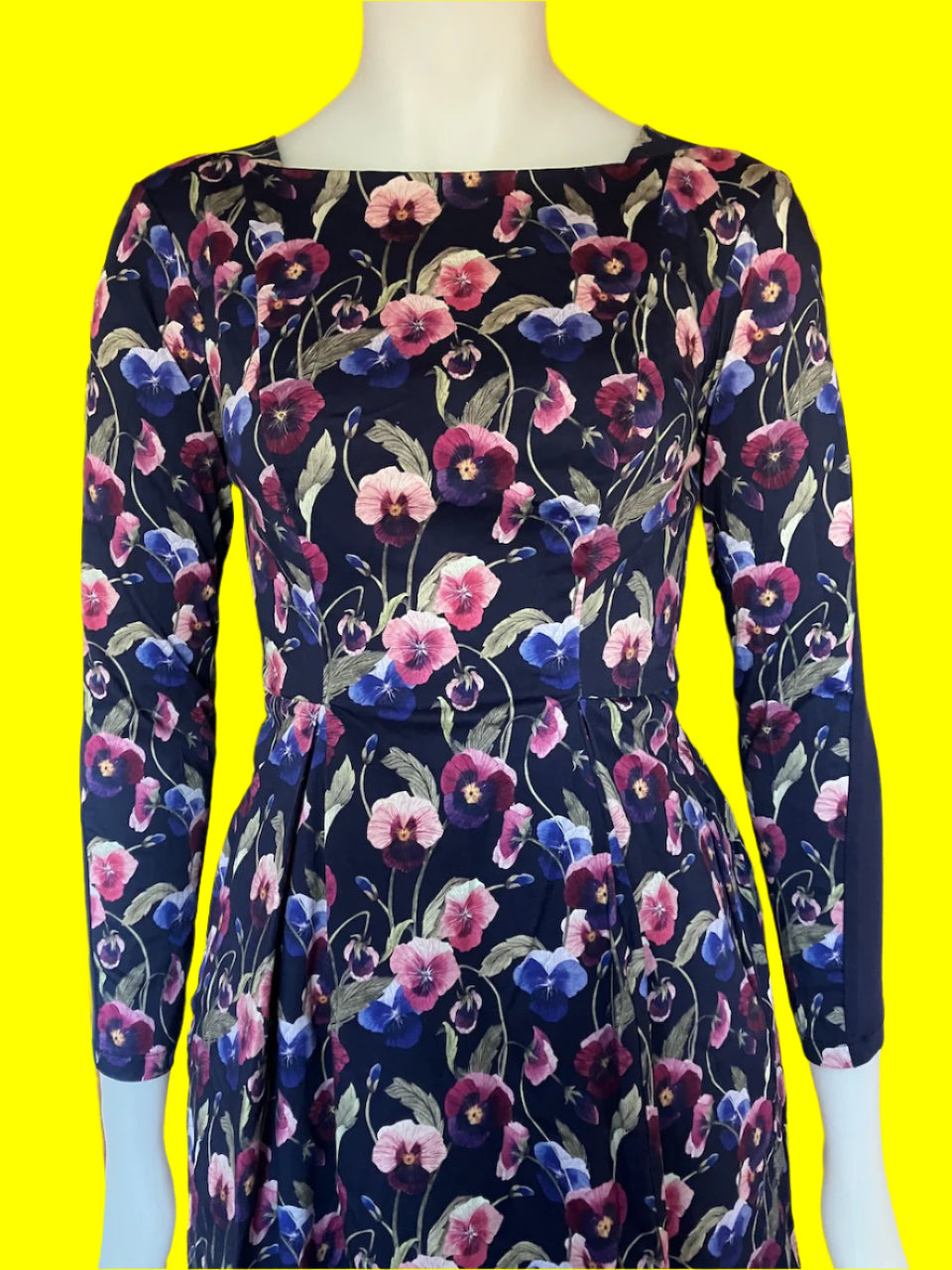 Wilson Trollope - NZ Designer - Beautiful Pansy Dress - Size: 8