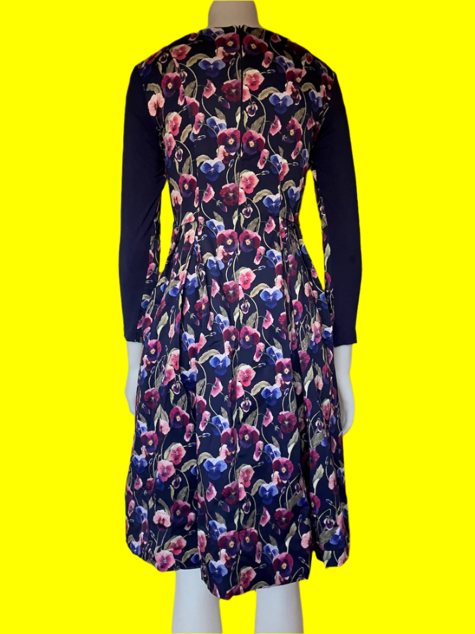 Wilson Trollope - NZ Designer - Beautiful Pansy Dress - Size: 8
