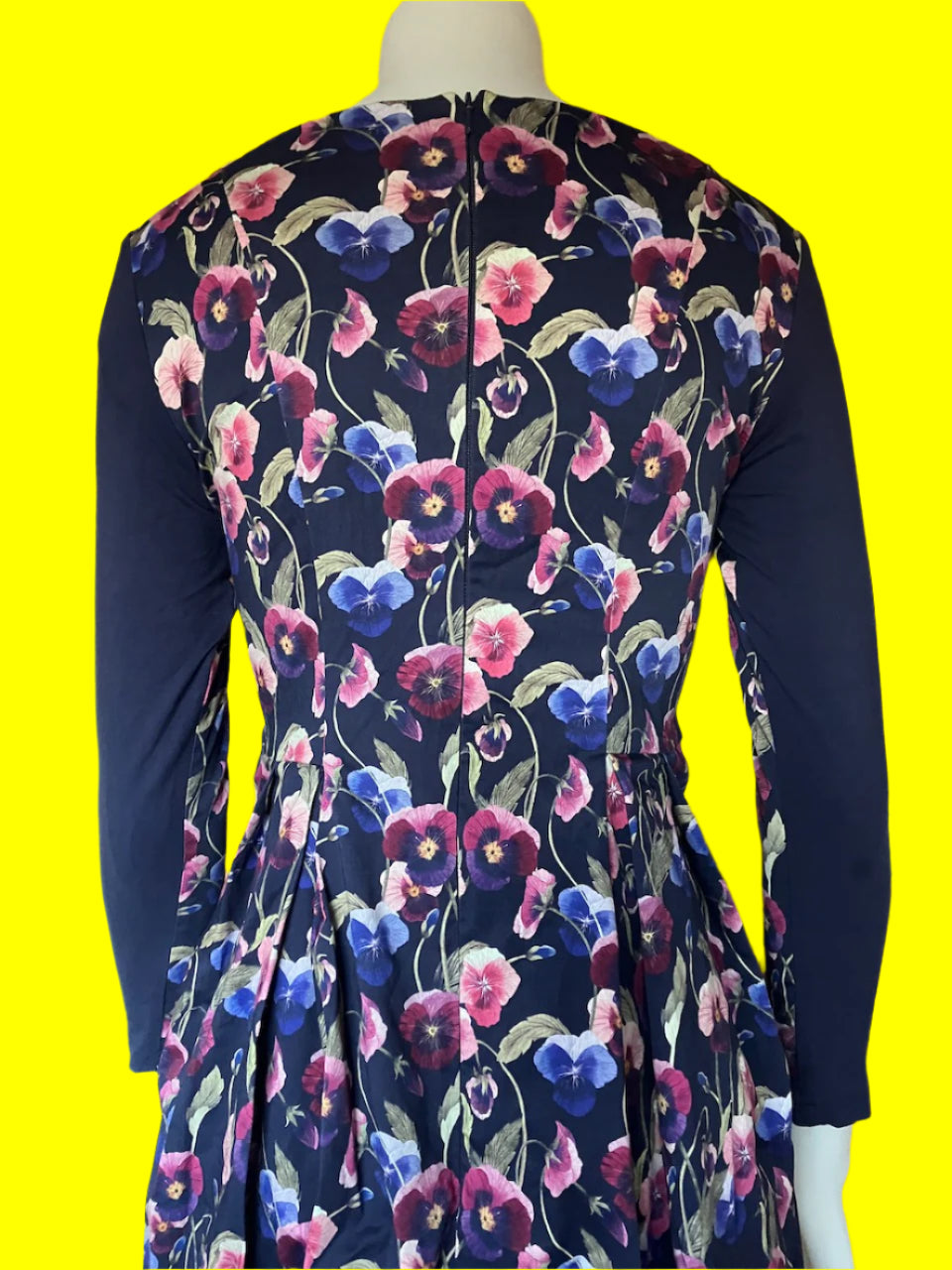 Wilson Trollope - NZ Designer - Beautiful Pansy Dress - Size: 8