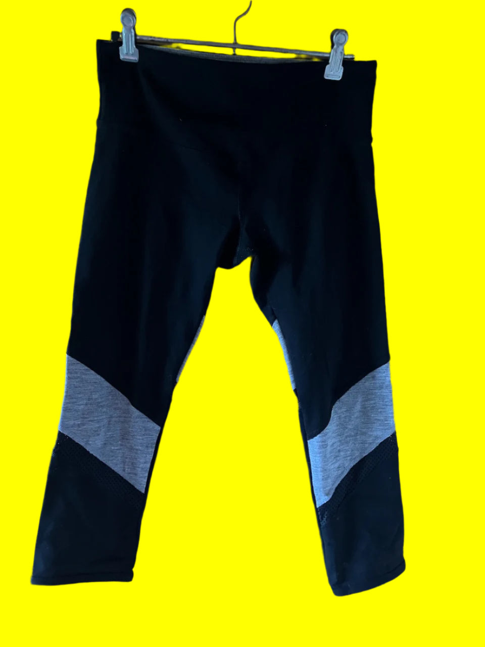 Lorna Jane - Black Three Quarter Leggings - Size: XS