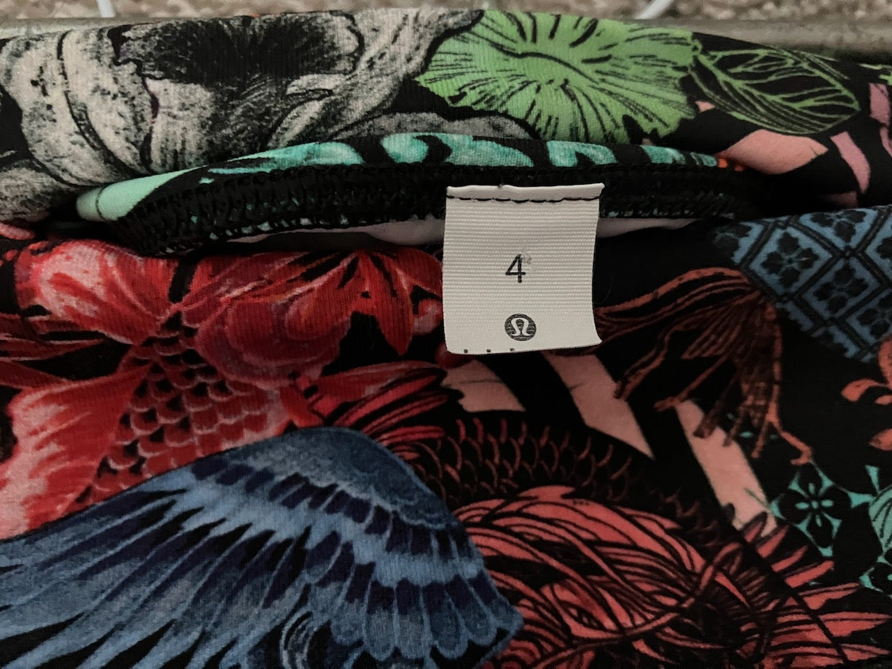 Lululemon - Tropical Print Leggings in Excellent Condition - Size: Lulu 4
