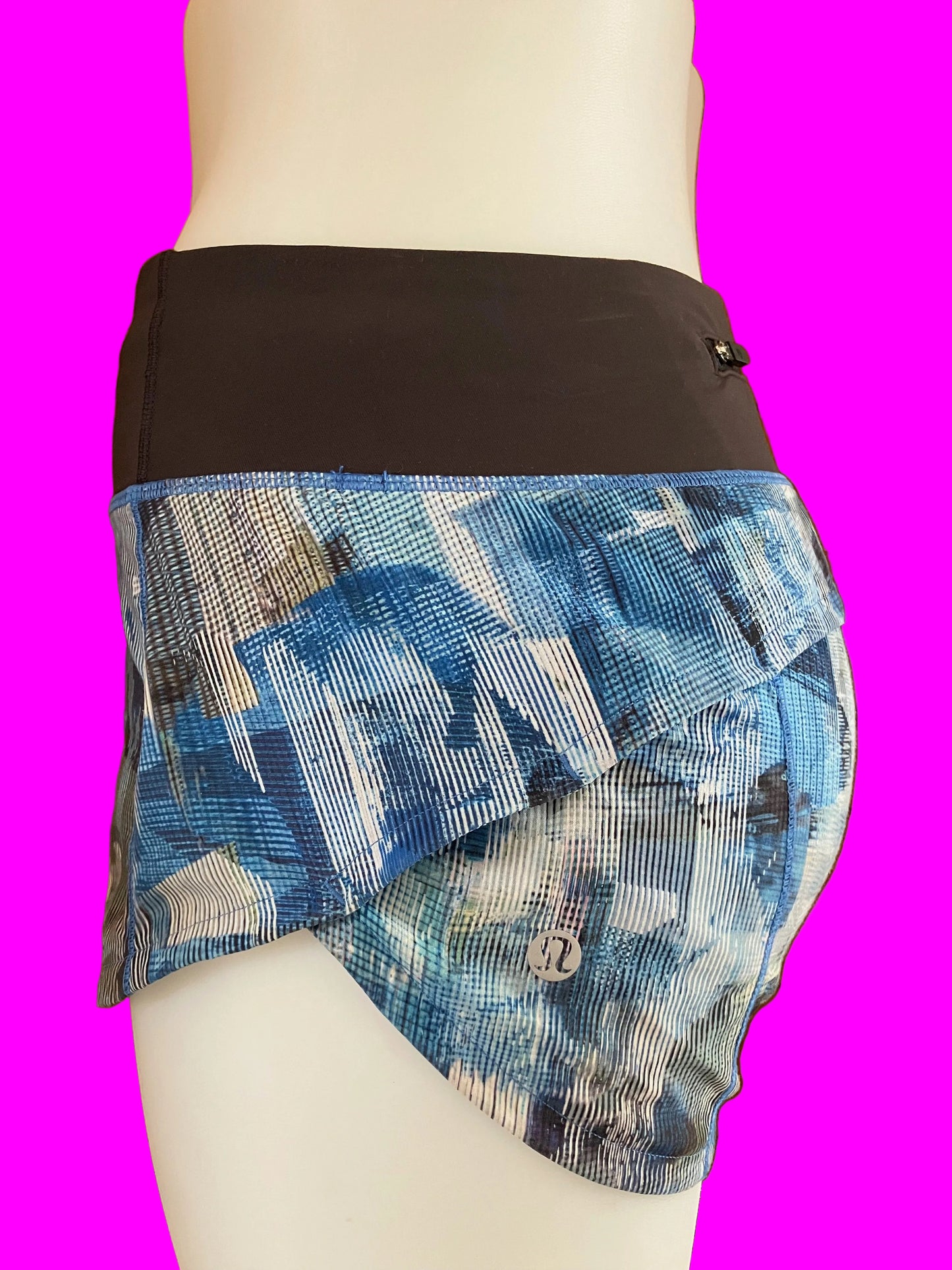 Lululemon Blue Patterned Shorts - Size: 4 Regular