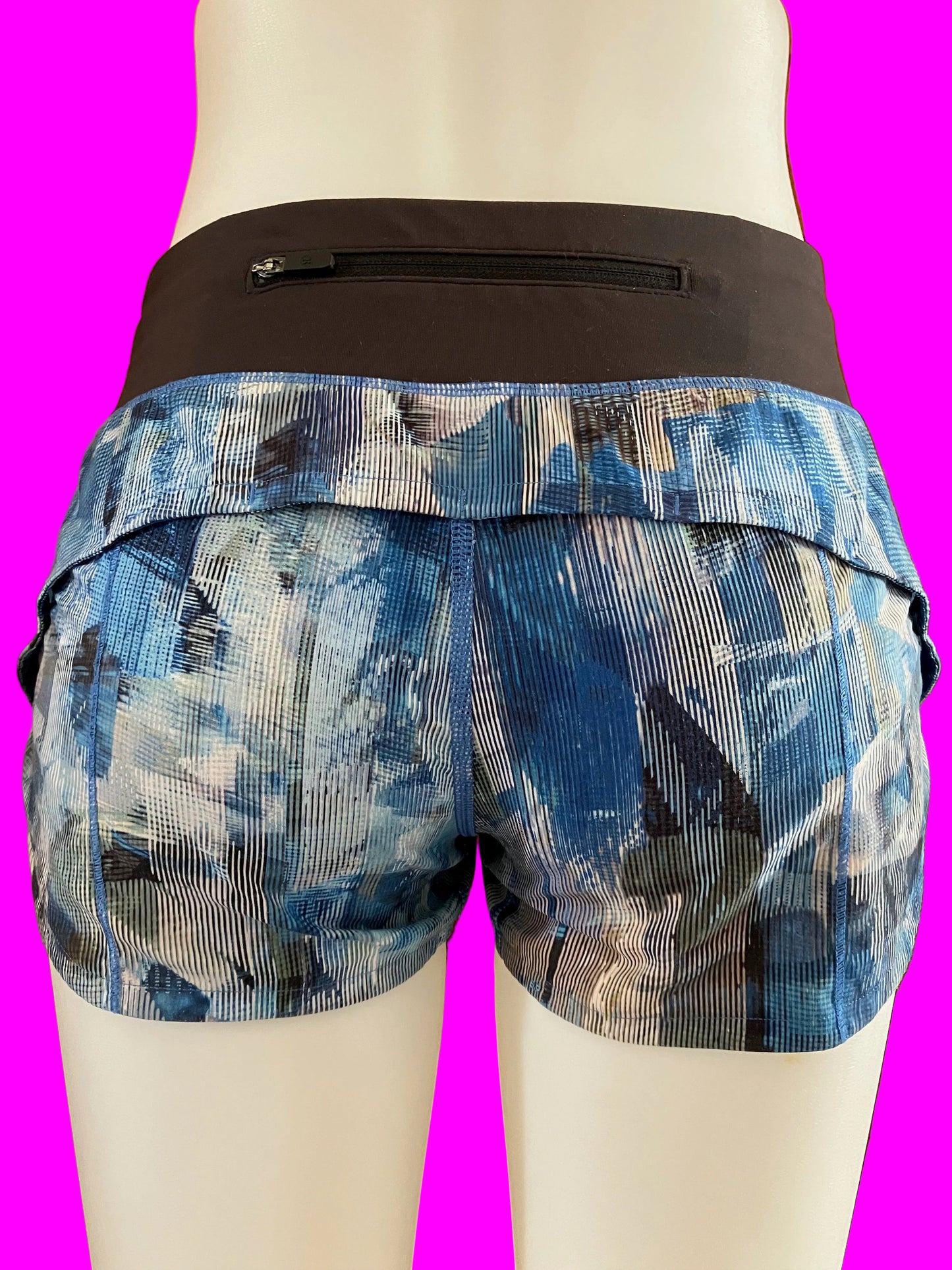 Lululemon Blue Patterned Shorts - Size: 4 Regular