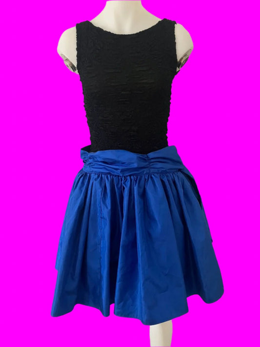 Thornton Hall - NZ Vintage - Amazing Ball Dress - Size: 10 (Slim Fitting)