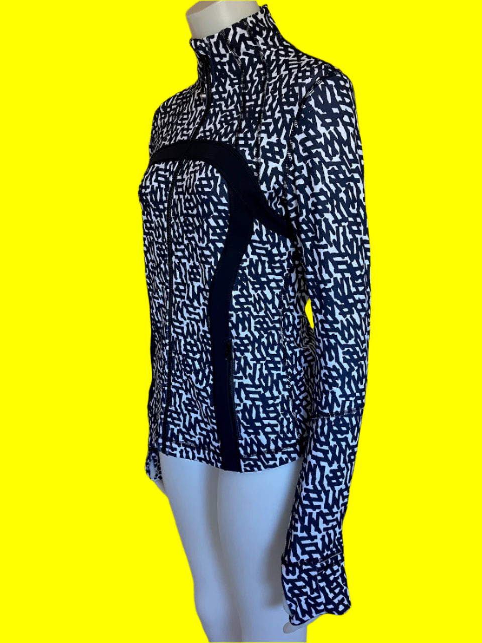 Lululemon - Fitted Jacket With Navy and White Print - Size: Lulu 8