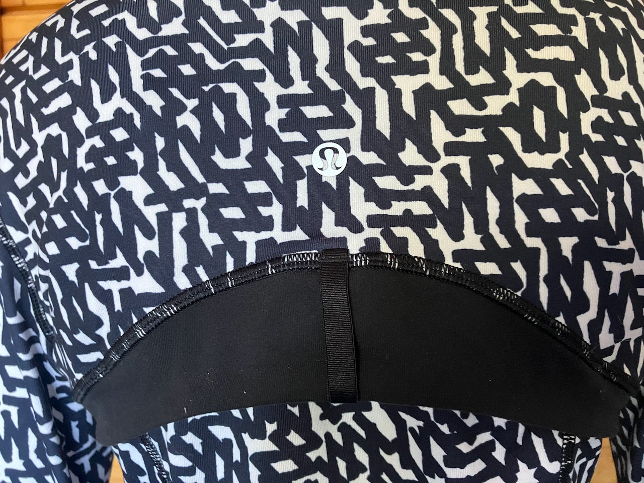Lululemon - Fitted Jacket With Navy and White Print - Size: Lulu 8