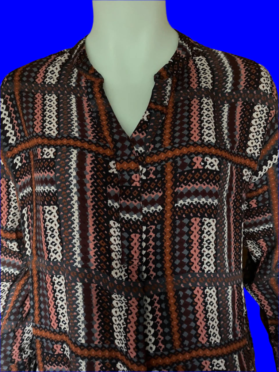 Loobies Story - Lovely Patterned Top With V - Neck - Size: 10